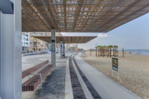 Lame de terrasse Bamboo X-treme installée sur la Promenade maritime de Tel-Aviv