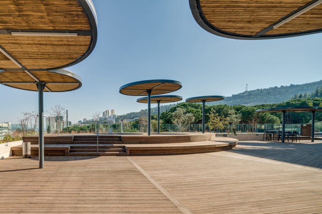 Terraza de bambu MOSO en Technion - Taub Building Computer Science