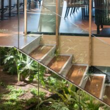 Des escaliers en bambou dans l'hôtel Jakarta à Amsterdam