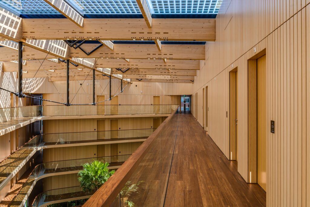 Suelo y paneles MOSO Bambu instalados en el Hotel Jakarta Amsterdam
