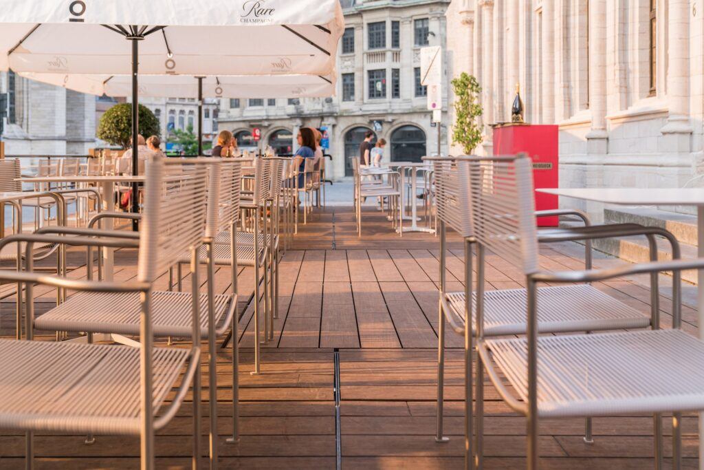 La terraza de bambu MOSO está instalada en el Hotel Restaurante The Fourth - Tafelrond