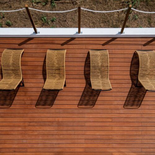 Le toit-terrasse est entièrement réalisé avec la terrasse en Bamboo N-durance® et offre un aspect agréablement chaud et luxueux.