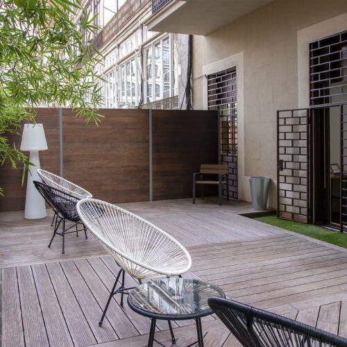 Le claustra et la terrasse MOSO Bamboo X-treme sont installés au bureau MOSO à Barcelone